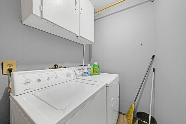 Building Photo - 222 Wickhamford Way