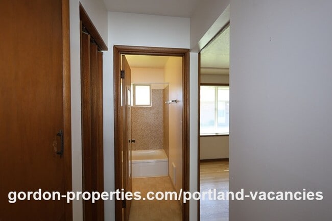 Building Photo - NE 65th Ave - North Tabor single level 1 bedroom apartment