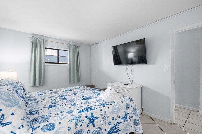 Building Photo - 2310 N Ocean Blvd