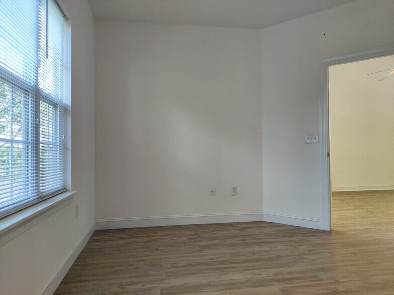 Building Photo - 119 Fountain Pointe Ln
