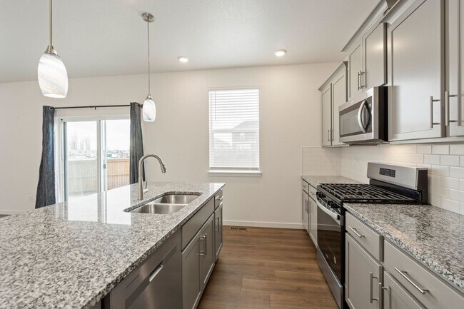 Building Photo - Ideally Located Modern 4-Bedroom Home