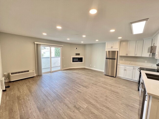 Building Photo - Resort-Style Coastal Studio with Pool, Jacuzzi & Rooftop