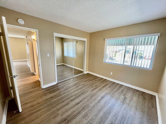 Building Photo - Remodeled 2 Bedroom 1 Bath
