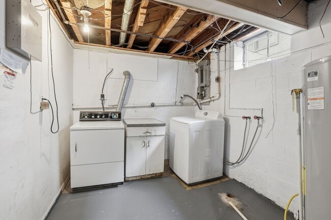 Building Photo - Charming 2-Bedroom Single Family Home Near S High St