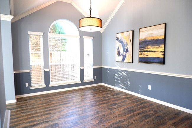 Building Photo - 2614 Parkbriar Ln