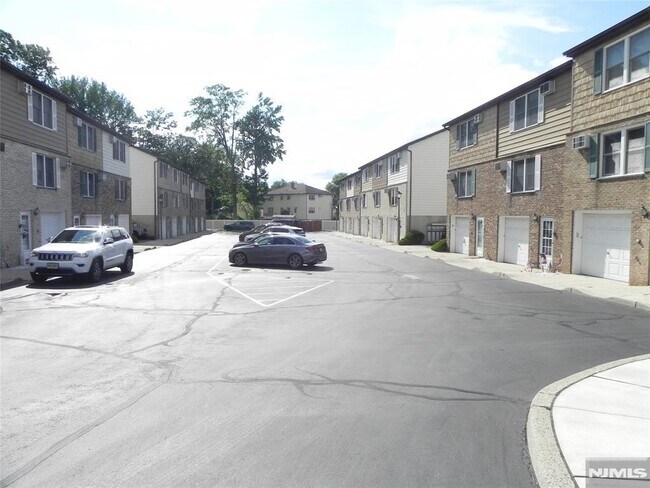 Building Photo - 453 Liberty St