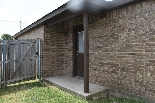 Building Photo - 2603 Cody Poe Rd