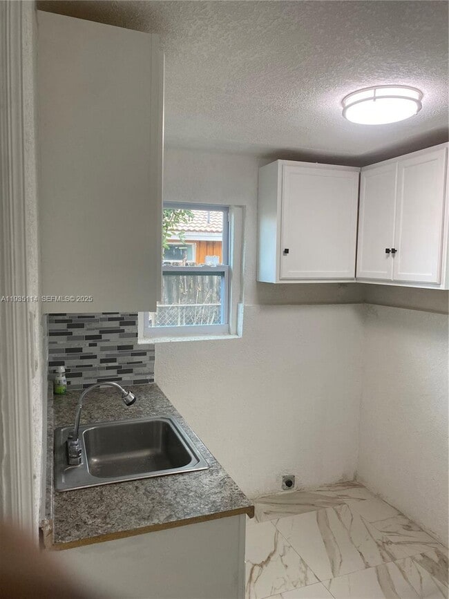 Building Photo - 2122 NW 5th St