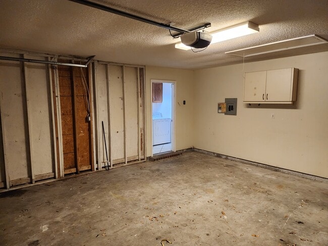 Building Photo - 5729 Bronco Pl