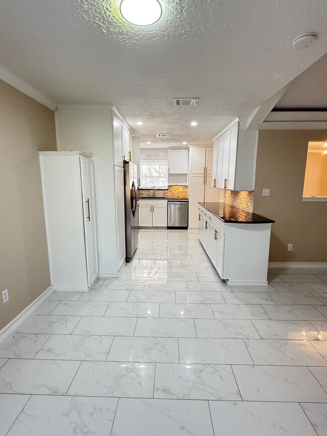 Building Photo - 22610 Smokey Hill Dr