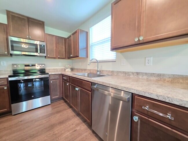Building Photo - 38493 Barberry St