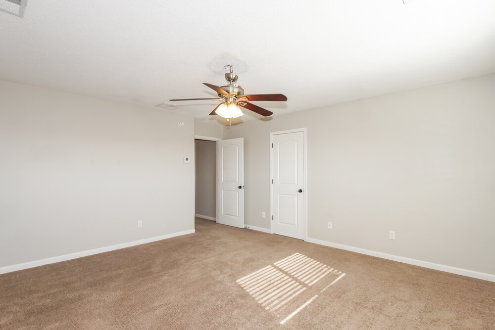 Building Photo - 40 Willow Springs Ln