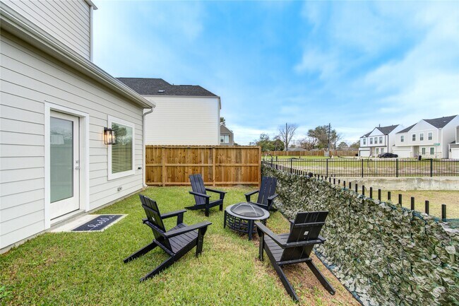 Building Photo - 415 Stonework Garden Ln