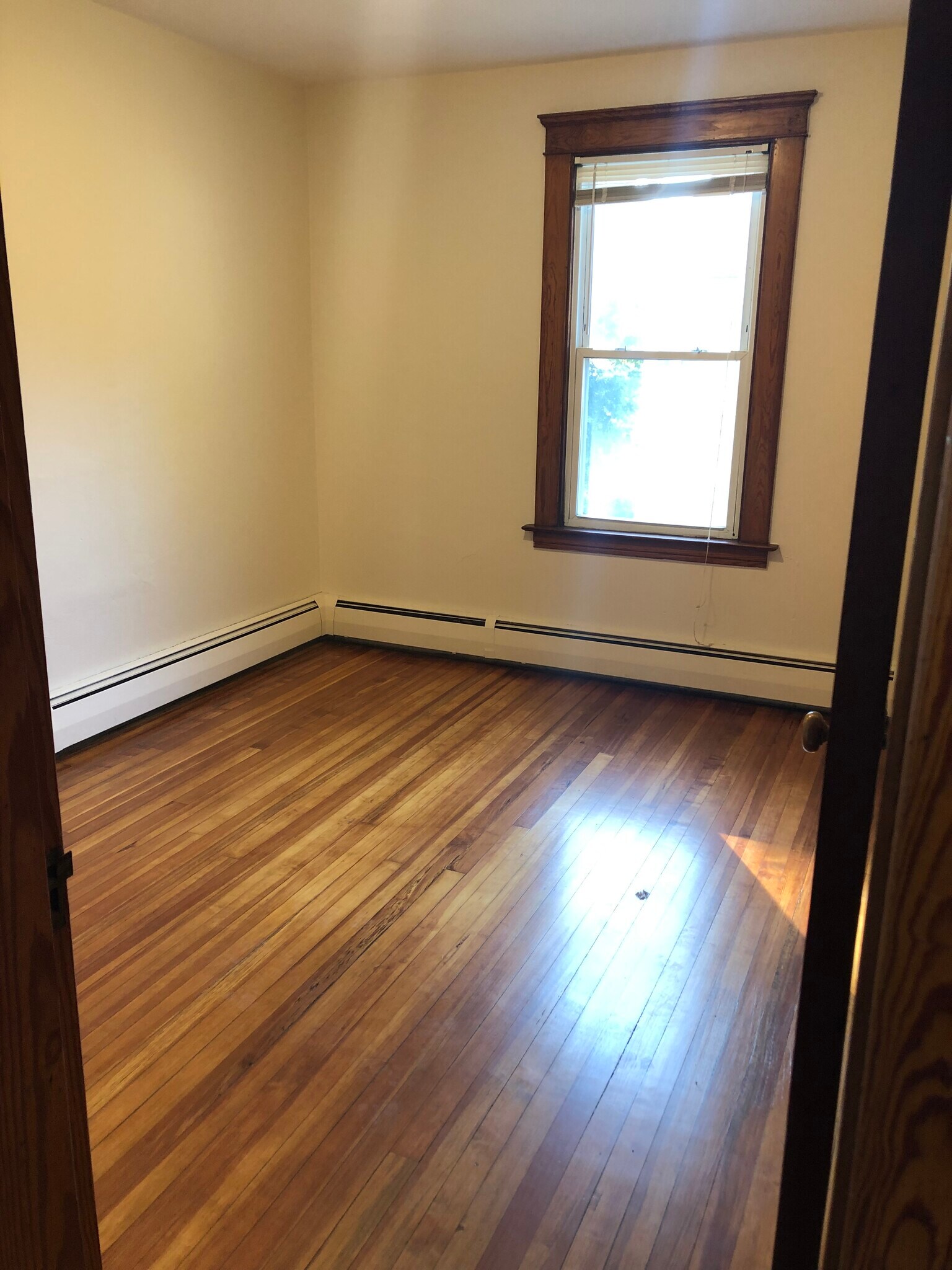 Building Photo - 37 Pine St