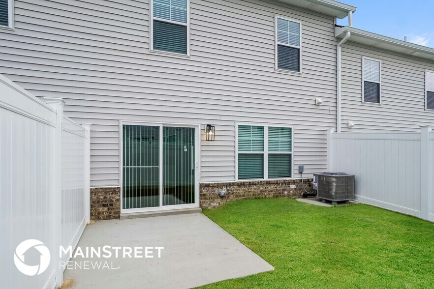 Building Photo - 2070 N Sarah Dr