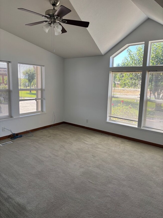Building Photo - 4 Bedroom in Arboga! Available Now!