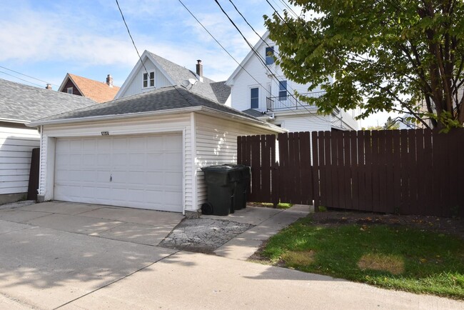 Building Photo - 1567 S 77th St