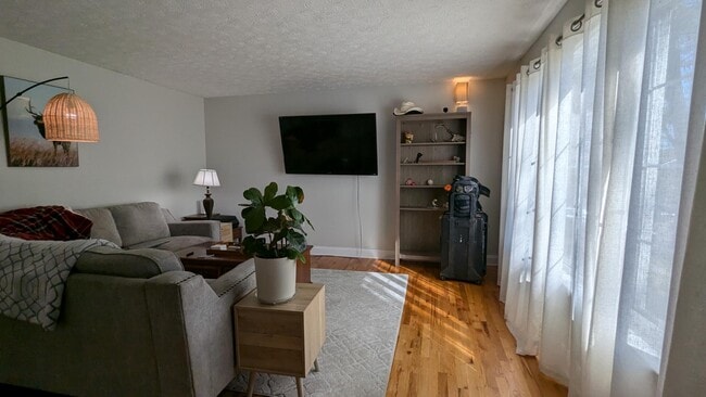 Building Photo - 138 Parkside Dr