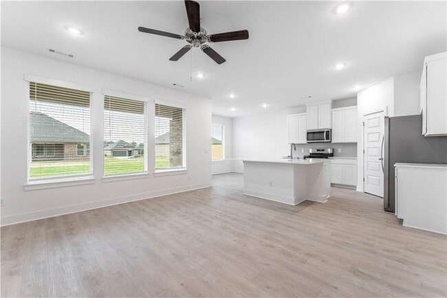 Building Photo - 2239 Riggins Ave