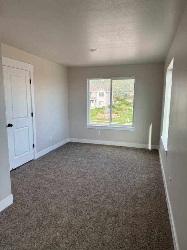 Building Photo - 3090 E Thorley Dr