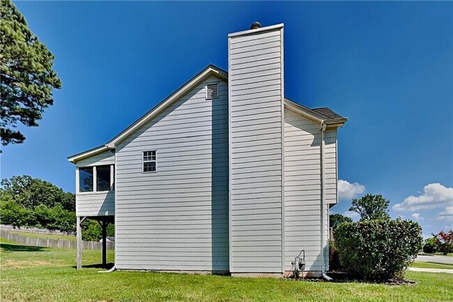 Building Photo - 71 Farm St