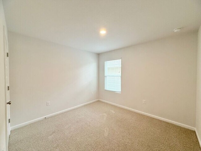 Building Photo - 5801 Guinevere Ln