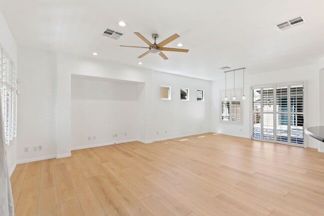Building Photo - Anthem Country Club Beauty Single Story with Casita