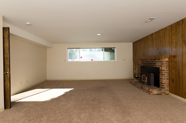 Building Photo - Modern Duplex for rent near Wandermere