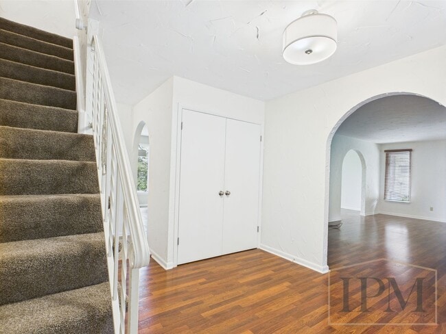 Building Photo - Fabulous 4 bedroom! York Suburban school d...