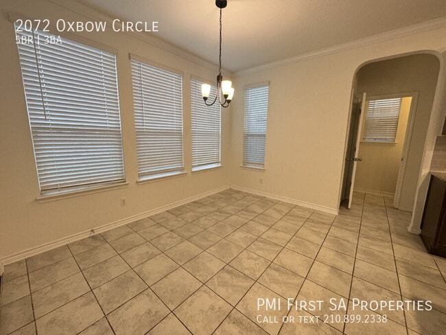 Building Photo - 2072 Oxbow Cir