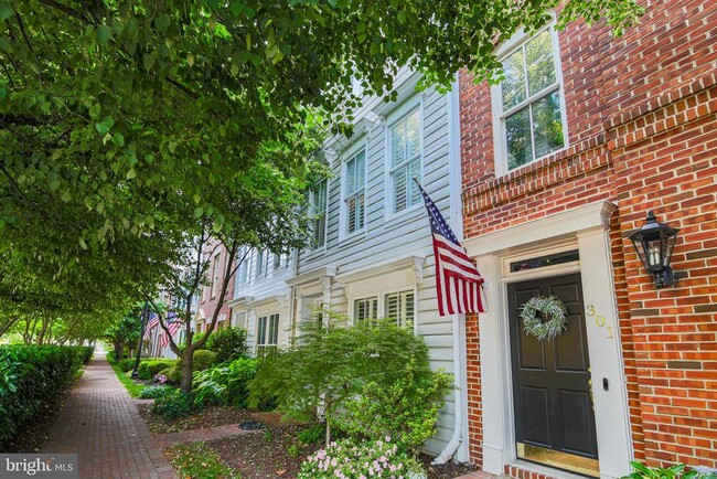Primary Photo - 303 S Henry St