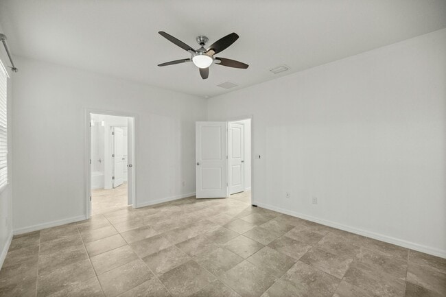 Building Photo - 5023 SW 58th Pl