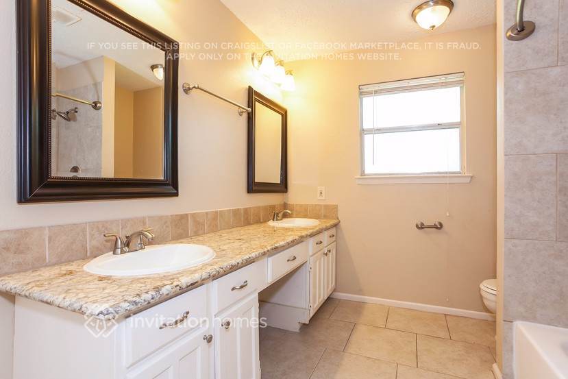 Building Photo - 17102 Stone Stile Dr