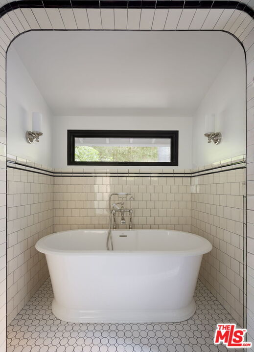 Building Photo - 5692 Holly Oak Dr