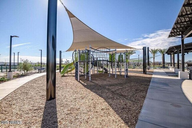 Building Photo - 3 Bedroom 2.5 Bathroom North Creek Home in Queen Creek