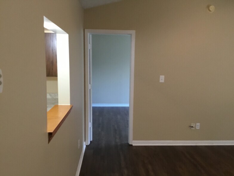 Building Photo - 2040 Theodore Dr