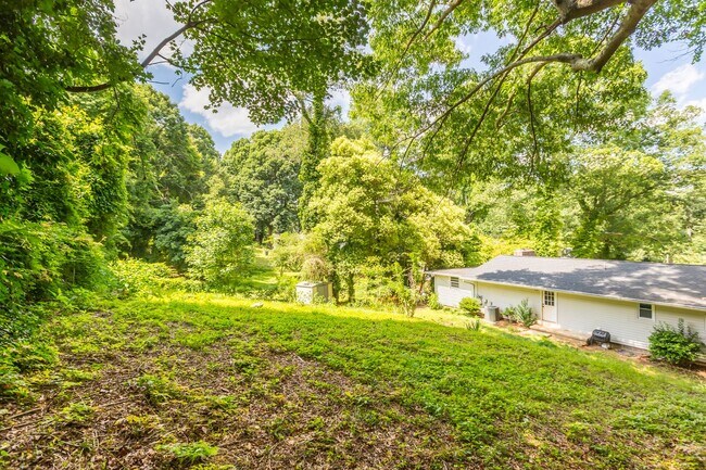 Building Photo - Ardmore Townhome Available Now