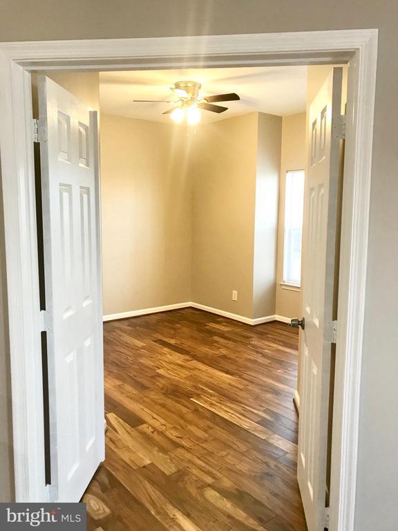 Building Photo - 1720 Lake Shore Crest Dr