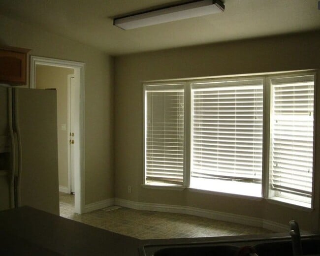 Building Photo - Comfy & Cozy Home for Rent