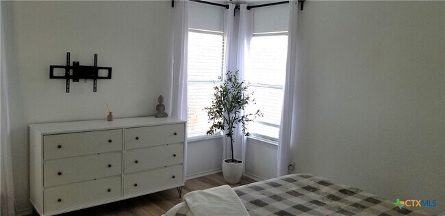 Building Photo - 2703 Blackburn Dr