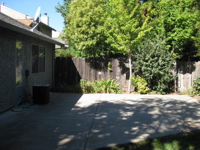 Building Photo - 3 Bedroom close to PV High School