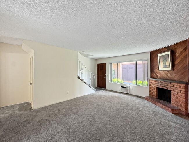 Building Photo - Beautiful 2B/1.5BA Condo in Mira Mesa!