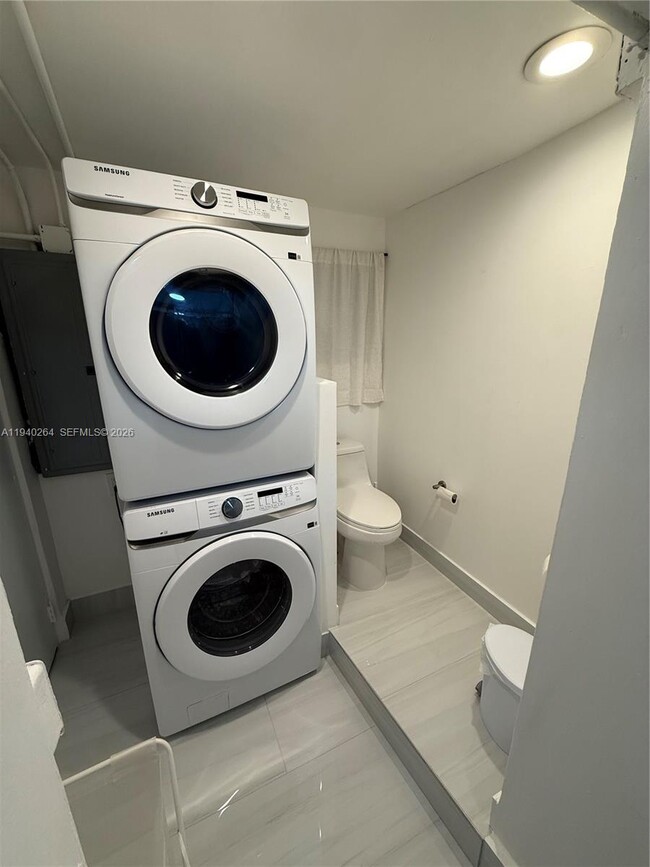 Building Photo - 2036 NE 21st Ave