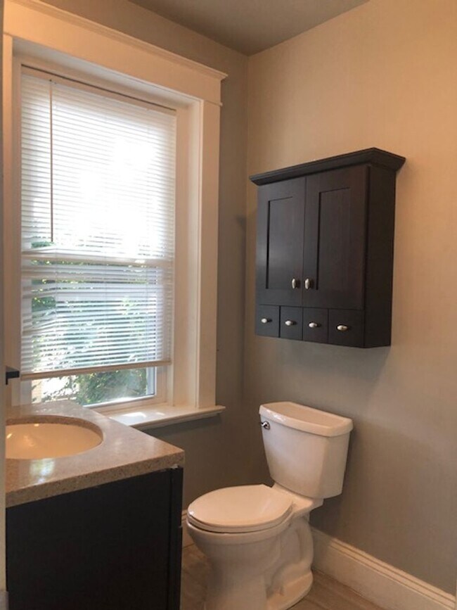 Building Photo - OMO3511-LM