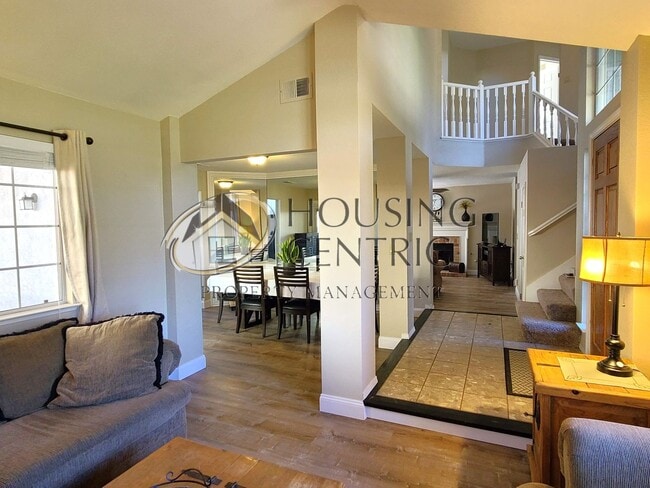 Building Photo - Executive Folsom Rental EXCELLENT Location and a POOL!