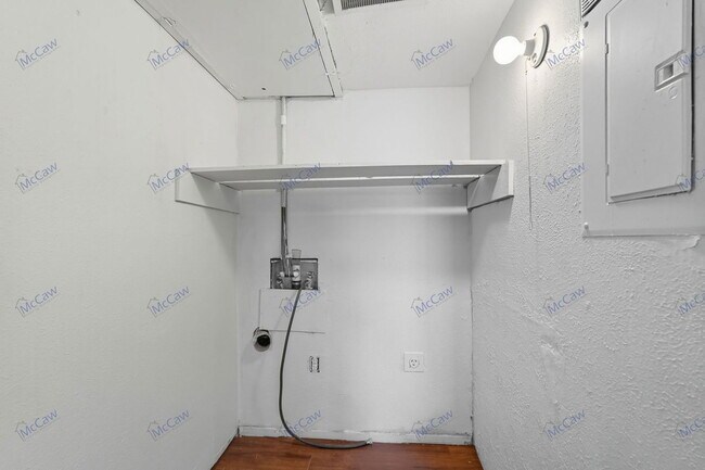 Building Photo - 314 Candlewood Ln