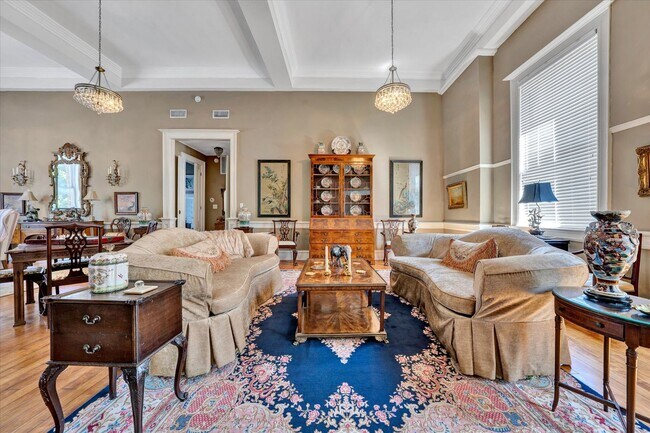 Building Photo - 1025 Church St