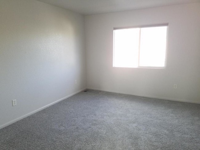 Building Photo - 1691 Oak Creek Dr