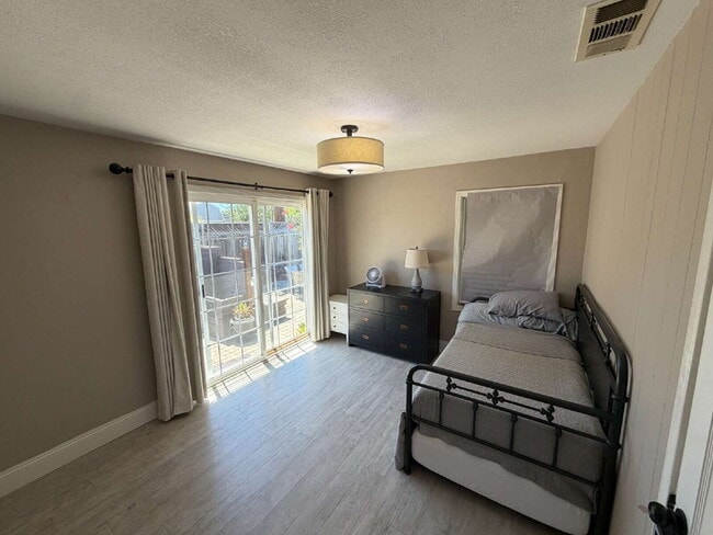 Building Photo - "Charming 3-Bedroom Oasis with Granite Elegance & Hardwood Warmth in Concord!"