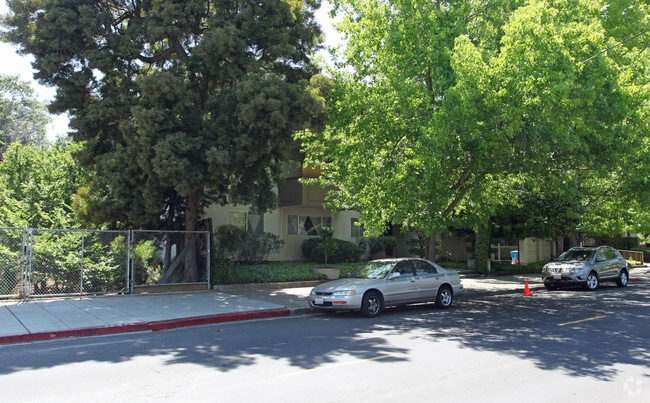 Building Photo - 800 Elm